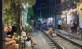 Hà Nội sẽ xử phạt công ty lữ hành tổ chức tour đến cà phê đường tàu