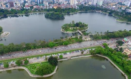Hồ lớn trong Công viên Thống Nhất (quận Hai Bà Trưng). Ảnh minh họa