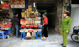 Vỉa hè Hà Nội bất ngờ giảm nhiệt trước 'giờ G'