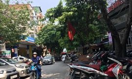 Trông giữ xe tràn lan tại khu vực bến xe Giáp Bát