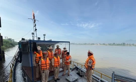 'Không có vùng cấm' khi kiểm tra tàu khai thác, vận chuyển cát trên sông Hồng, sông Lô