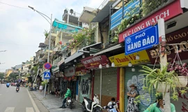 Đằng sau việc phố kinh doanh sầm uất ở Hà Nội vắng tanh vắng ngắt