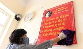 Trường THCS Văn Quán (Hà Đông) hoàn tất những công việc lau dọn cuối cùng. Ảnh: Tiến Tuấn