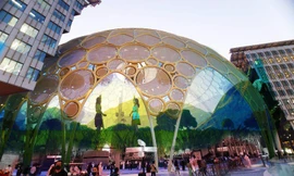 Bộ phim ngắn “Truyền thuyết dân gian Con Rồng Cháu Tiên” chiếu lên mái vòm Al Wasl.