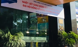 Trụ sở Vinaconex trên đường Láng Hạ sáng nay. Ảnh: Lê Hải.