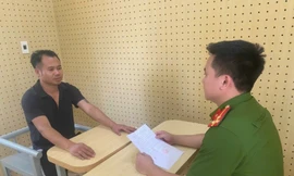 Bắt 2 đối tượng 'tống tiền' Cảnh sát giao thông