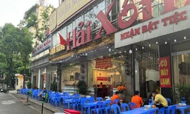 Hà Nội: Nắng nóng nhưng quán bia hơi ế khách lạ thường