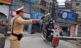 CSGT cắm chốt tại các điểm giao tàu hỏa 'tử thần' ngày 30 Tết