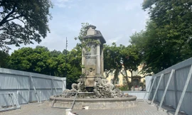 Hà Nội tu bổ đài phun nước Con Cóc
