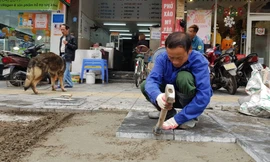 Lát đá vỉa hè Hà Nội: Lát mới chưa xong, đoạn cũ đã hỏng
