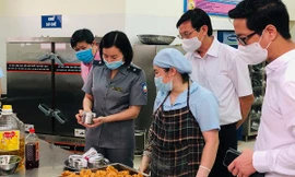 Kiểm tra đột xuất cơ sở ăn uống ở Hà Nội, 25 cơ sở không đạt
