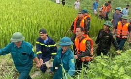 Lực lượng chức năng tìm thấy thi thể của các nạn nhân - Ảnh: Vĩnh Phúc 24h