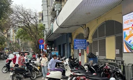 Xử phạt bãi xe 'chặt chém' người dân đến check-in tại Hàm cá mập