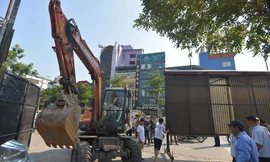 Cưỡng chế công trình 'xẻ thịt' 14.000 m2 đất công làm quán nhậu