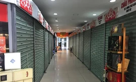 Cảnh đìu hiu ở 'chợ kết hợp trung tâm thương mại' 