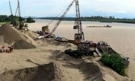 Hà Nội đấu giá khai thác 6 mỏ cát để chống ‘cát tặc’