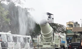 Cận cảnh 'pháo xa sương mù' dập bụi mịn lần đầu tiên chạy thử ở Việt Nam