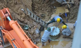 Khắc phục sự cố đường ống nước sông Đà. Ảnh minh họa