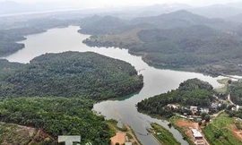 Nước sông Đà xuống thấp, nguồn cung nước sạch Thủ đô có bị đe doạ?