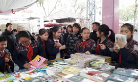 Hà Nội: Phố sách Xuân bán được trên 8 vạn bản sách, doanh thu 4 tỉ