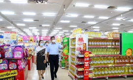 Lãnh đạo thành phố Hà Nội kiểm tra siêu thị trên địa bàn