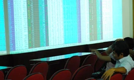 Cổ phiếu của doanh nghiệp chứng khoán tụt dốc