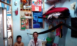 Phụ huynh khốn khổ vì đập heo đất cho thầy giáo biến chất vay tiền