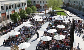 Cuộc sống bên trong đại bản doanh Facebook