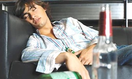 Vitamin B giúp 'giải quyết' hậu quả do rượu