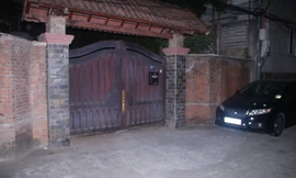 Nhà của ông Trần Văn Minh tại thành phố Đà Nẵng vào tối 17/4. Ảnh: Nguyễn Thành.