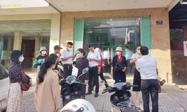 Quảng Nam: Người dân đòi quyền lợi sau khi mua bảo hiểm 