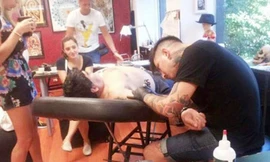 Maradona xóa cái tên Rocio trên cánh tay của mình