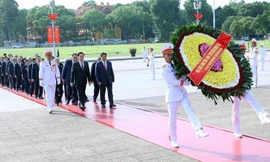 Lãnh đạo Đảng, Nhà nước vào Lăng viếng Chủ tịch Hồ Chí Minh và tưởng niệm các Anh hùng liệt sĩ