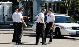 Mật vụ Mỹ để lọt kẻ có súng đi thang máy với Tổng thống Obama