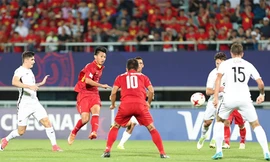 Đoàn Văn Hậu thực hiện cú sút xa hiểm hóc suýt mang về bàn thắng ở trận ra quân gặp New Zealand. 