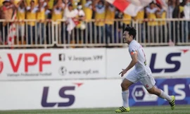 Clip: Xuân Trường 'nã đại bác' tung lưới CLB Hà Nội