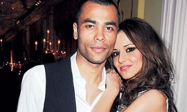 Ashley Cole vỡ mộng tái hợp với cô vợ cũ xinh đẹp Cheryl. 