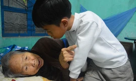 Bác sĩ lý giải cụ bà 90 bất ngờ ngồi dậy lúc gia đình lo hậu sự