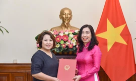 Bộ Ngoại giao trao quyết định điều động, bổ nhiệm cán bộ chủ chốt