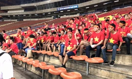 Vượt 3 lớp cửa an ninh vào sân xem U22 Việt Nam đấu Philippines