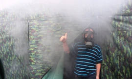 Người Hà Nội xếp hàng dùng thử mặt nạ phòng độc 