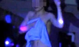 Hà Nội: Tổ chức cho khách nhảy múa thoát y có thể bị phạt đến 100 triệu đồng 