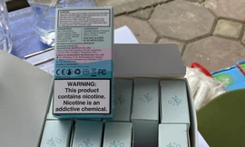 Cơ quan chức năng kiểm tra kho hàng.