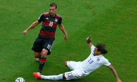 Tuyển Đức mất Podolski, thấp thỏm với Boateng