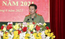 Thăng hàm Thiếu tướng cho Giám đốc Công an tỉnh Đồng Nai Vũ Hồng Văn. Ảnh: CAĐN