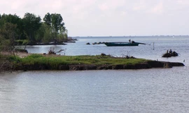 Đê biển Tây Cà Mau xuất hiện 3 điểm sạt lở nghiêm trọng