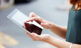 Rất nhiều người ở khu vực Trung Hòa, Huỳnh Thúc Kháng, Láng Hạ, Hoàng Cầu… đều phản ánh việc hoàn toàn không thể truy cập mạng 3G của Mobifone vào đầu giờ sáng 1/4. Ảnh: Minh họa