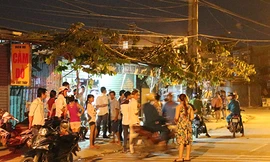 Vụ hỗn chiến khiến cả khu phố náo loạn. Ảnh: Nguyệt Triều. 