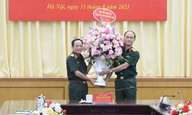 Binh chủng Đặc công, Binh chủng Thông tin liên lạc có tân Chính ủy