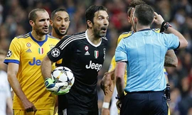 Thủ thành Buffon nhất quyết không xin lỗi trọng tài Oliver